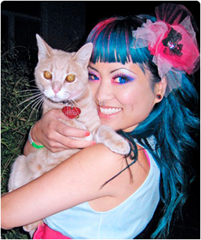 Amy Doan with her four beloved cats. (By: sugarpillshop.com)